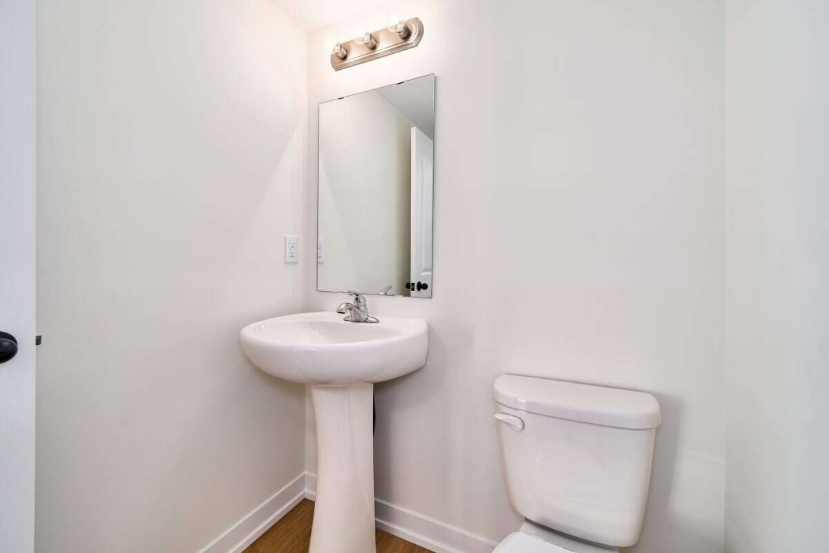 Move-In Ready 3-Bedroom End Unit in Newcastle