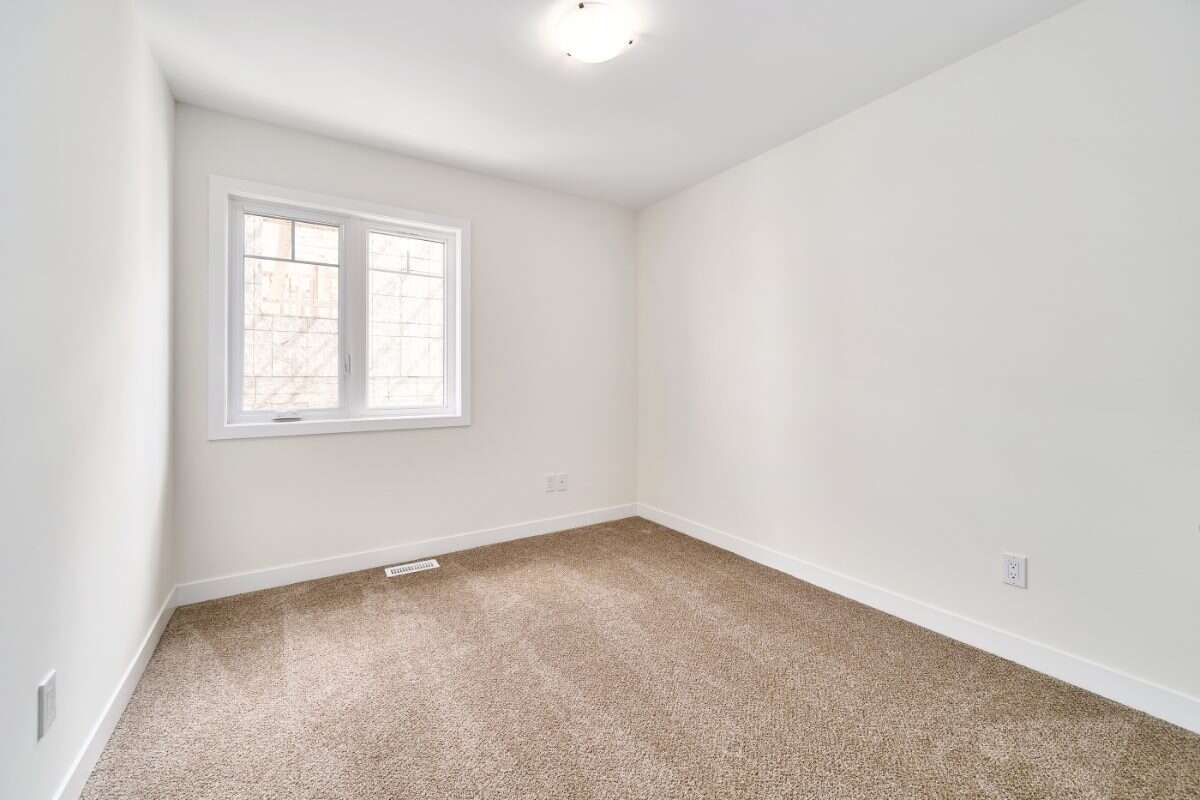 Move-In Ready 3-Bedroom End Unit in Newcastle