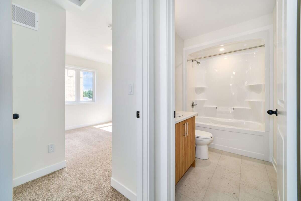 Move-In Ready 3-Bedroom End Unit in Newcastle