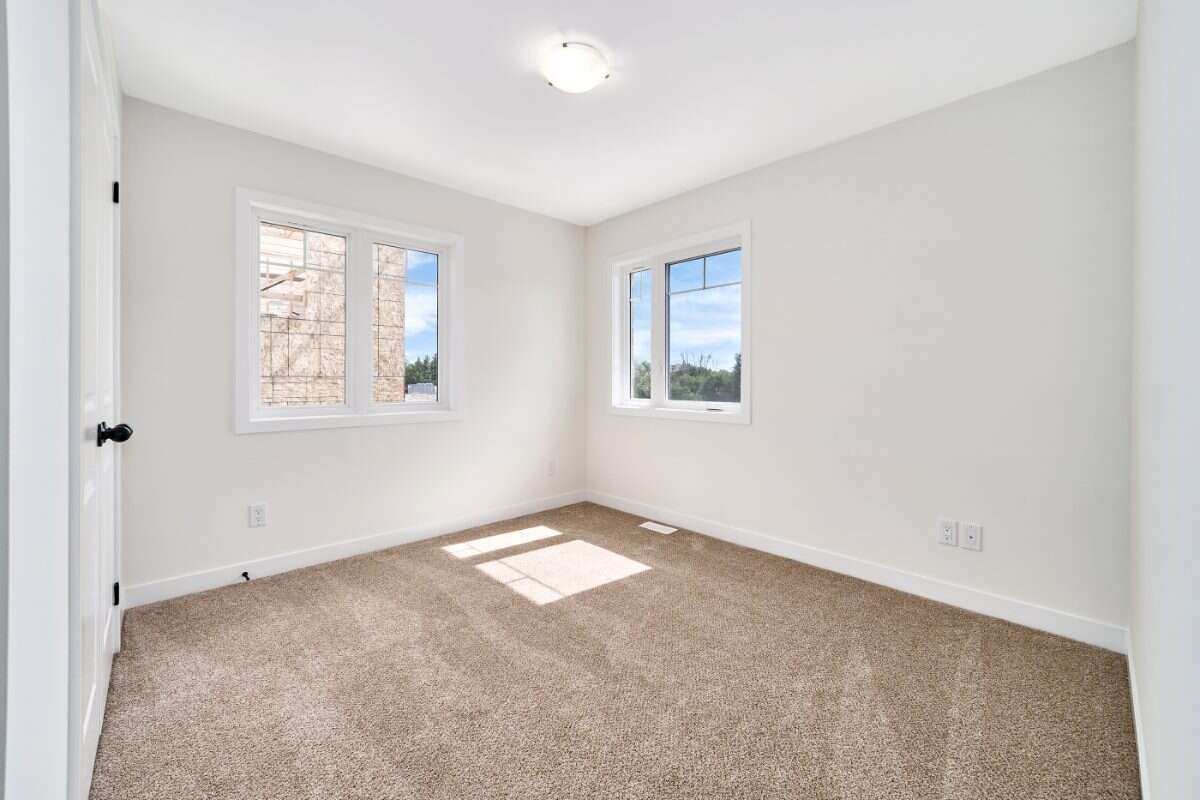 Move-In Ready 3-Bedroom End Unit in Newcastle