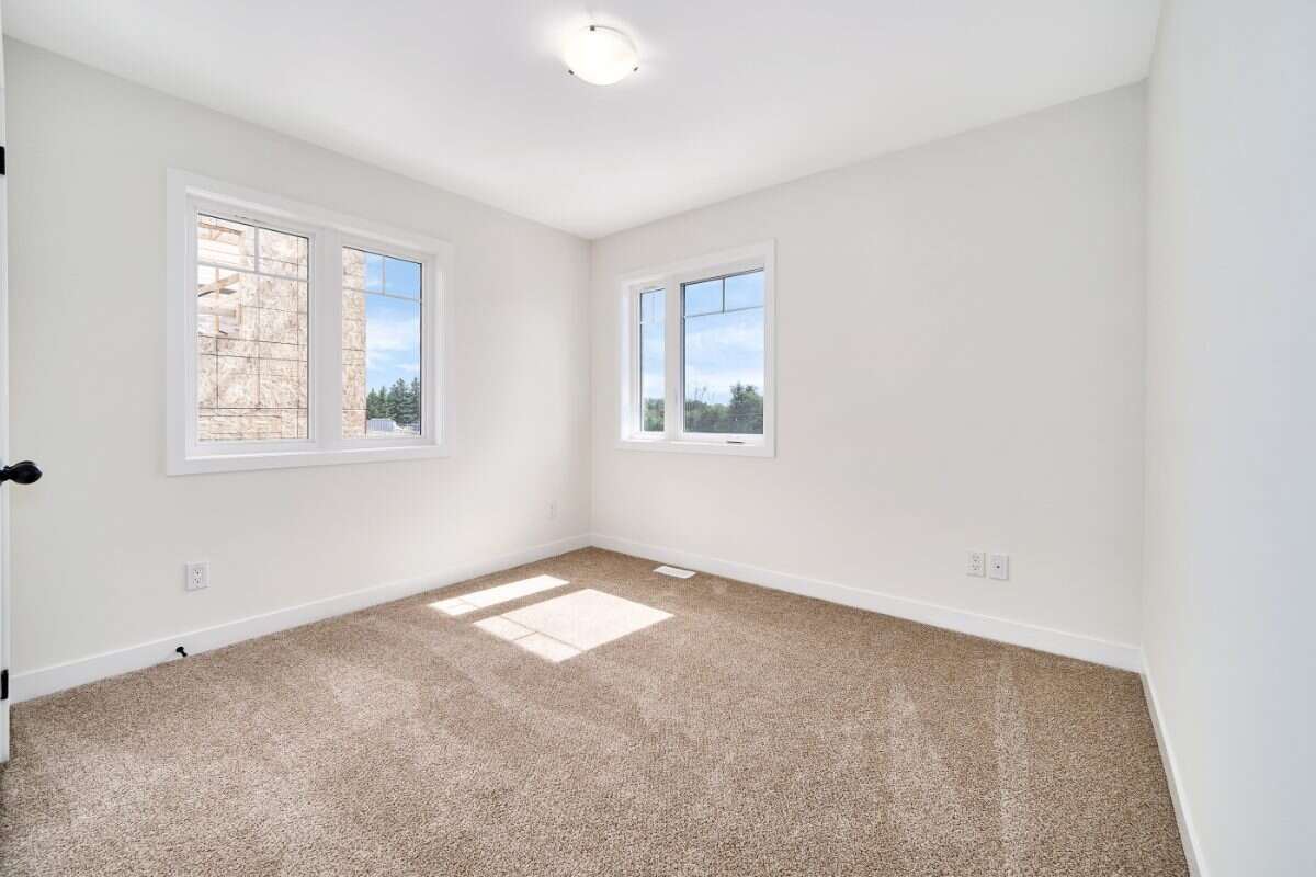 Move-In Ready 3-Bedroom End Unit in Newcastle