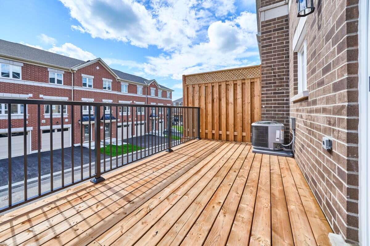 Move-In Ready 3-Bedroom End Unit in Newcastle
