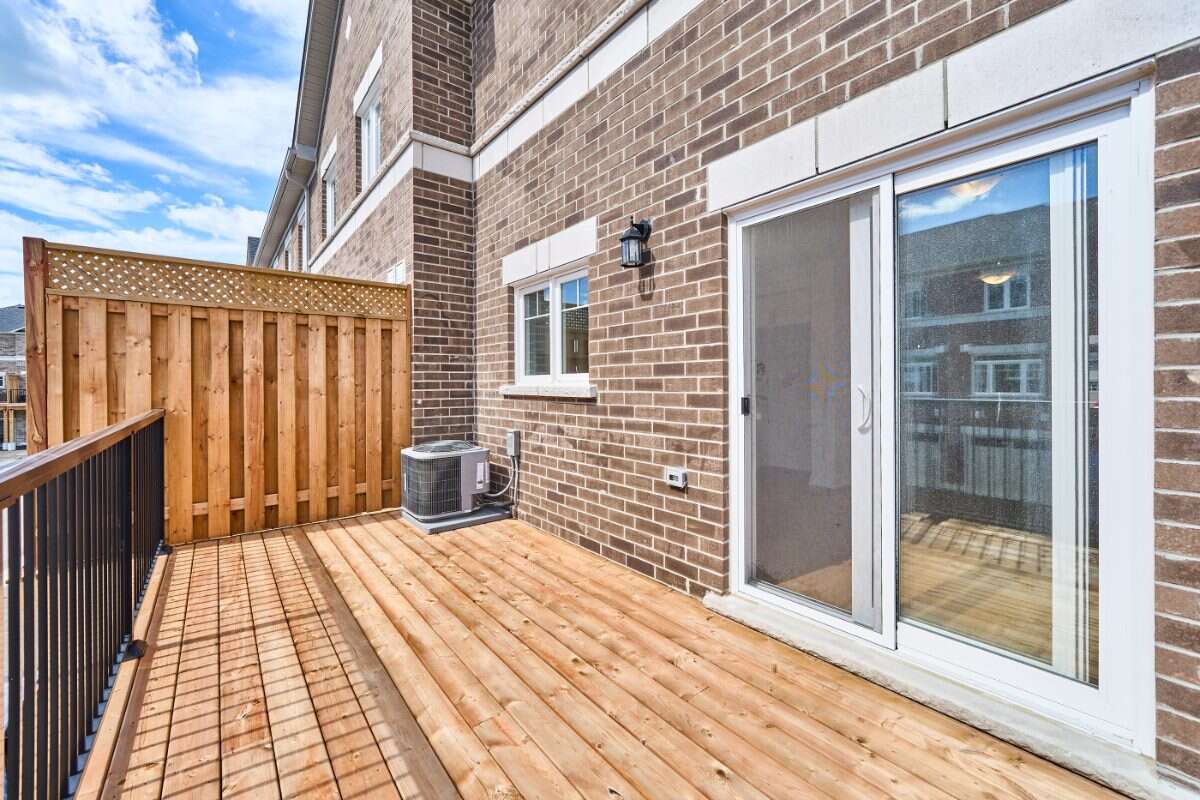 Move-In Ready 3-Bedroom End Unit in Newcastle