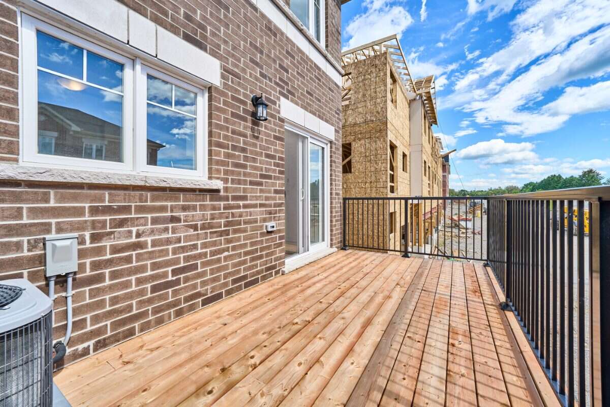Move-In Ready 3-Bedroom End Unit in Newcastle