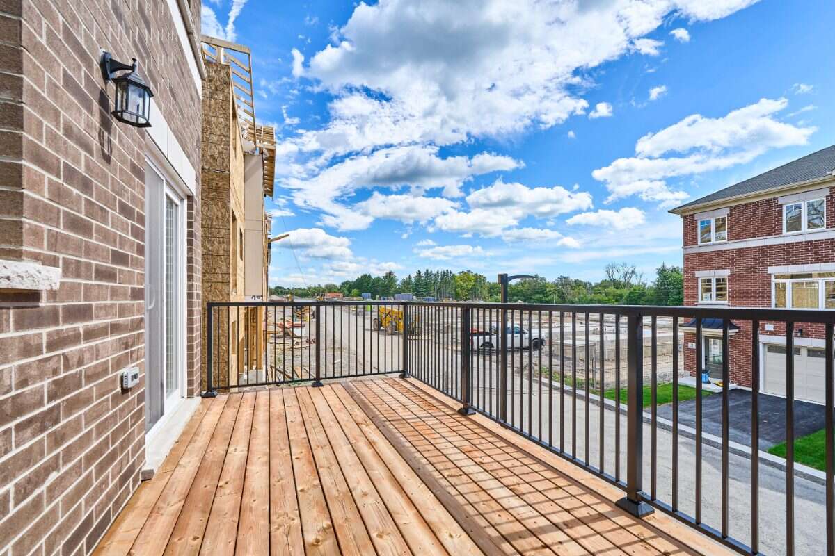 Move-In Ready 3-Bedroom End Unit in Newcastle
