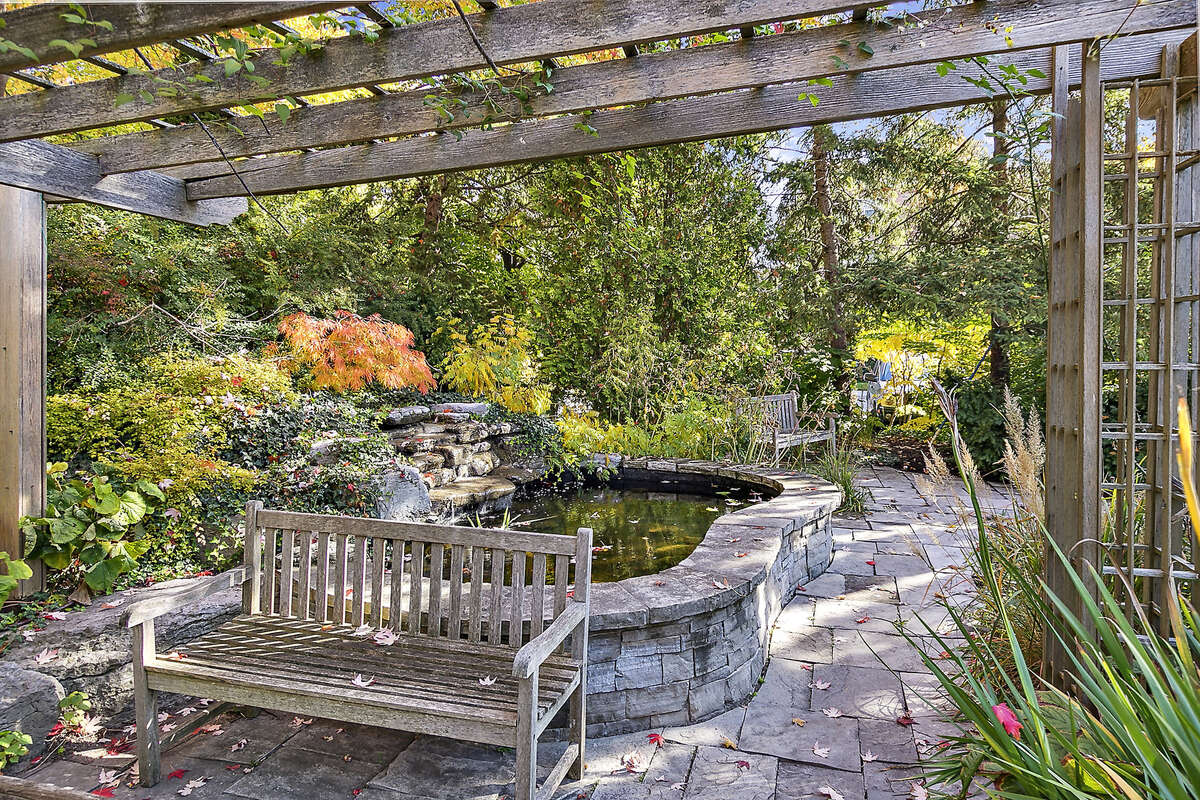 Front garden & fish pond (fall)