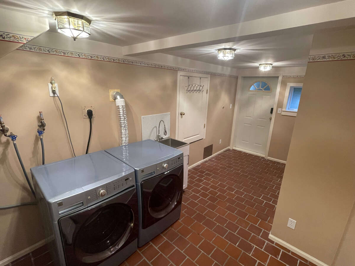 LAUNDRY/MUD ROOM