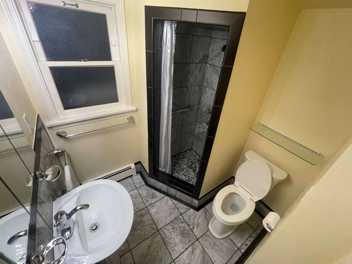 FIRST FLOOR BATHROOM