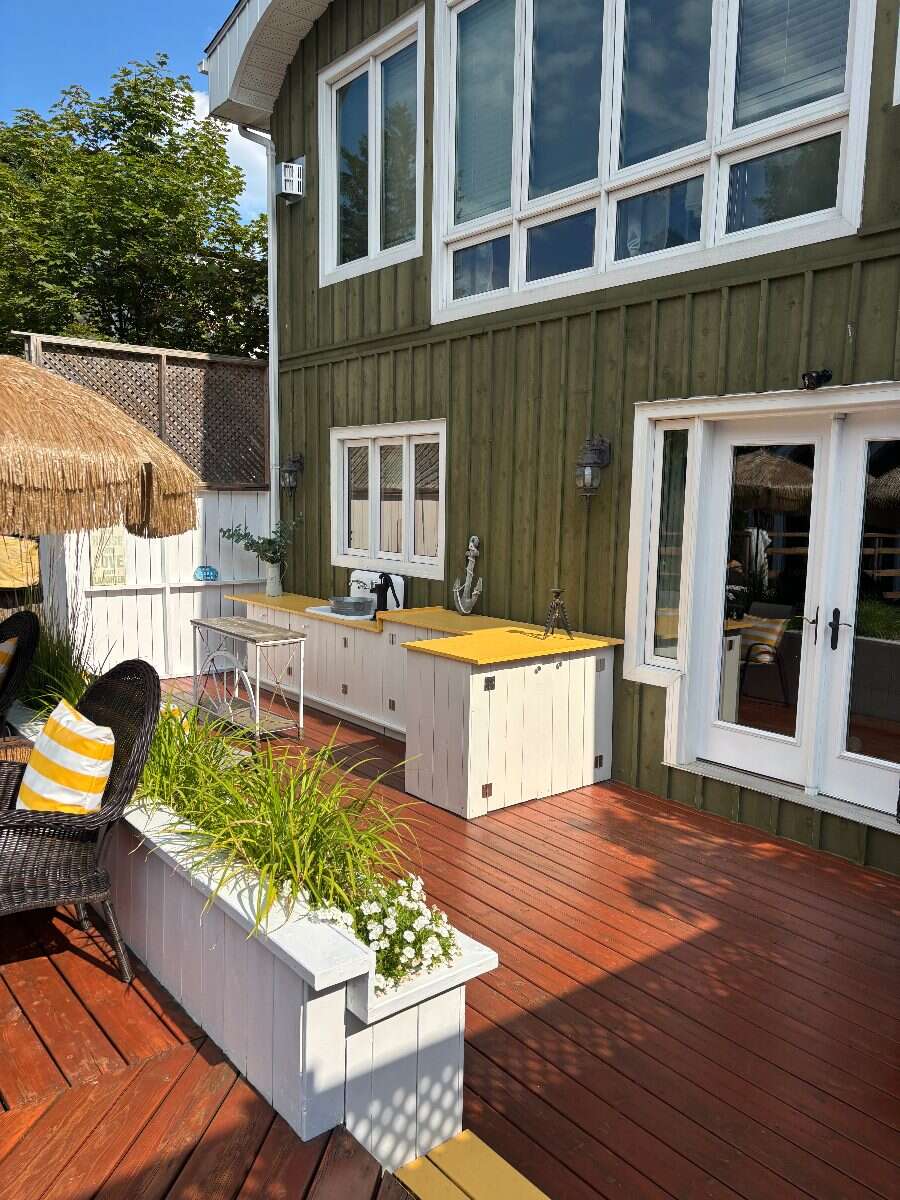 Oasis in the heart of town. Walk to beaches dining