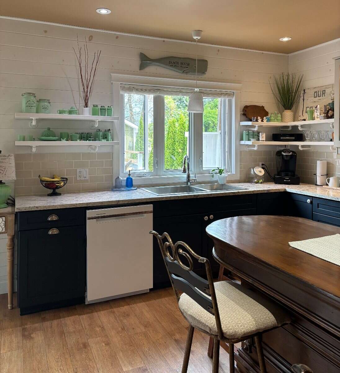 Oasis in the heart of town. Walk to beaches dining
