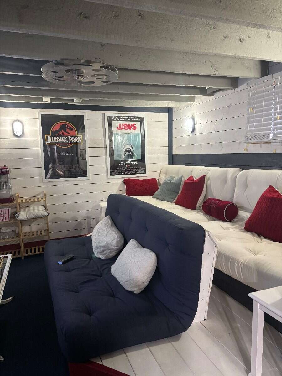 Oasis in the heart of town. Walk to beaches dining