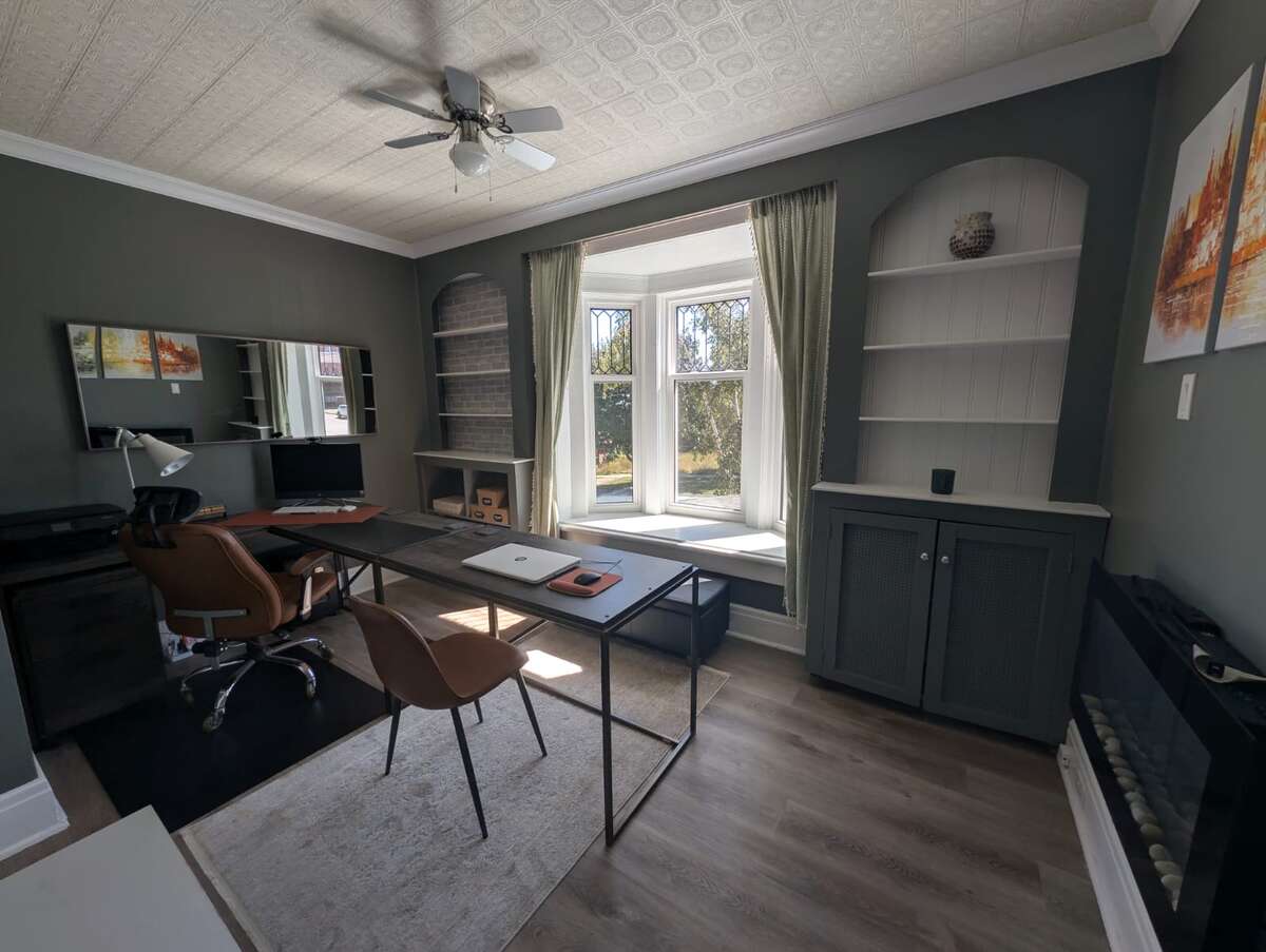 Oasis in the heart of town. Walk to beaches dining