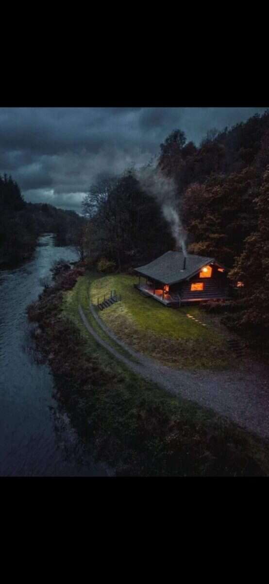 Rare self-sufficient riverside-oasis-near Victoria