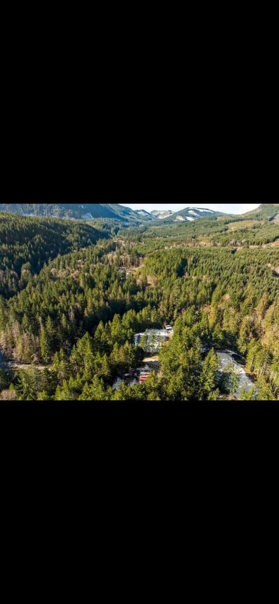 Rare self-sufficient riverside-oasis-near Victoria