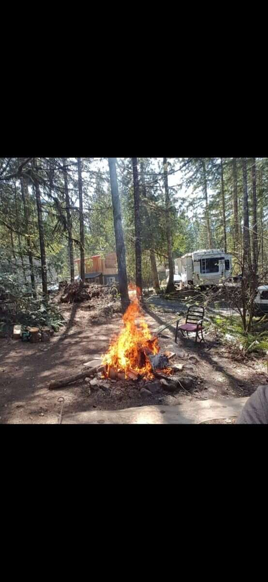 Rare self-sufficient riverside-oasis-near Victoria