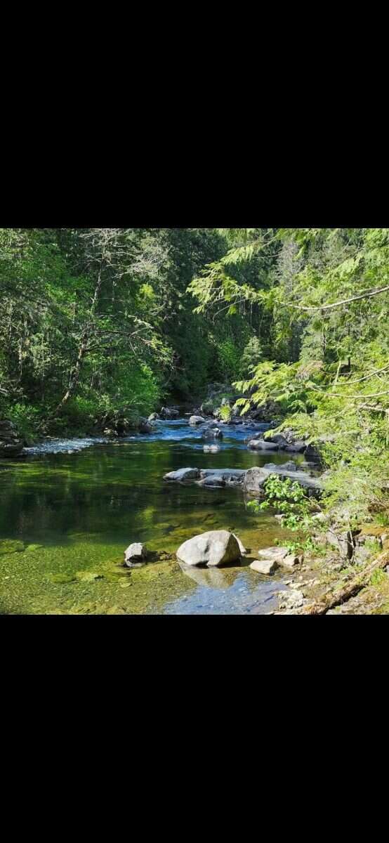 Rare self-sufficient riverside-oasis-near Victoria