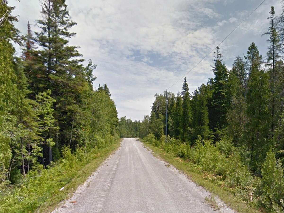 Looking East on Dunn to Hydro Pole located opposite 6 Dunn access