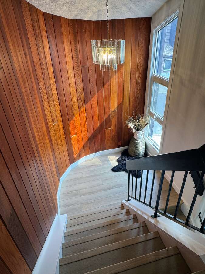 CEDAR WALLS STAIRWAY