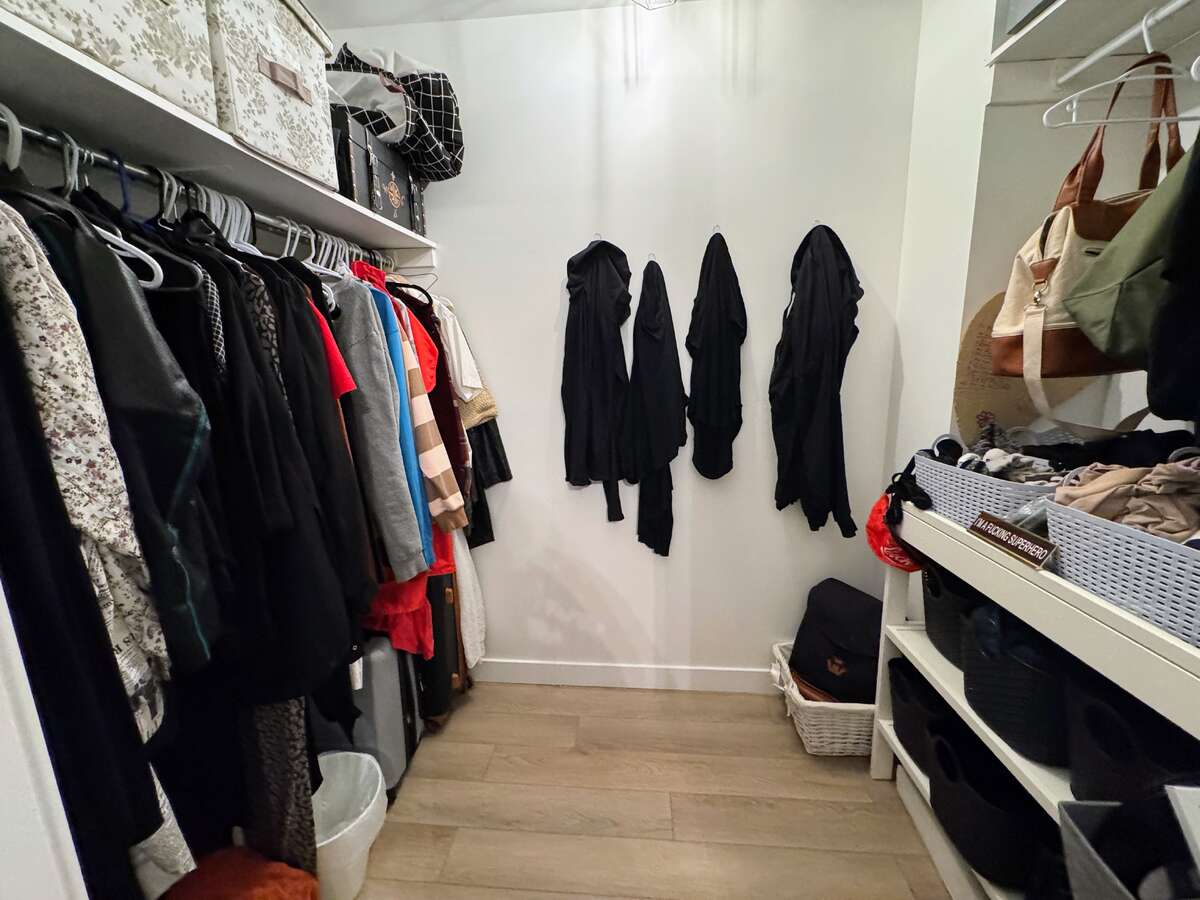 WALK IN CLOSET