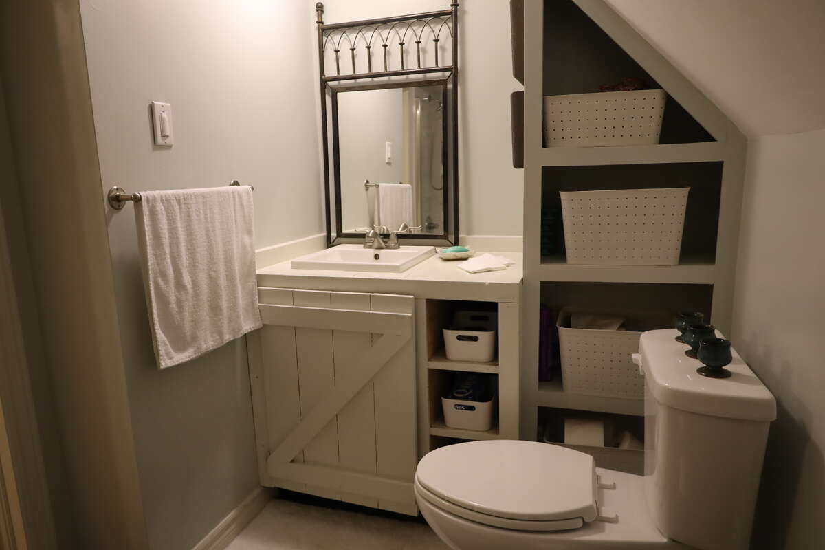 Upper Bathroom