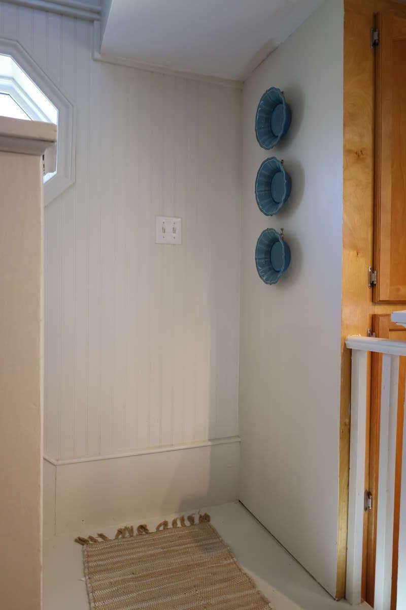 Lower stair landing