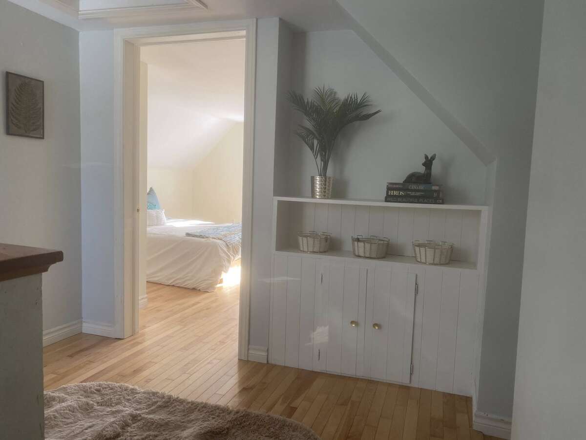 Upstairs landing, looking in to Master Bedroom