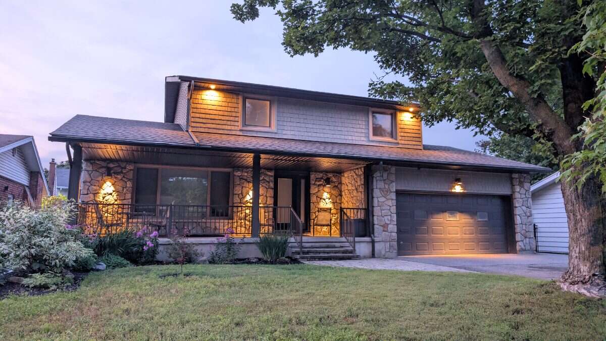 Braemar Park Executive Home | 3+1 Bedrooms | Pool