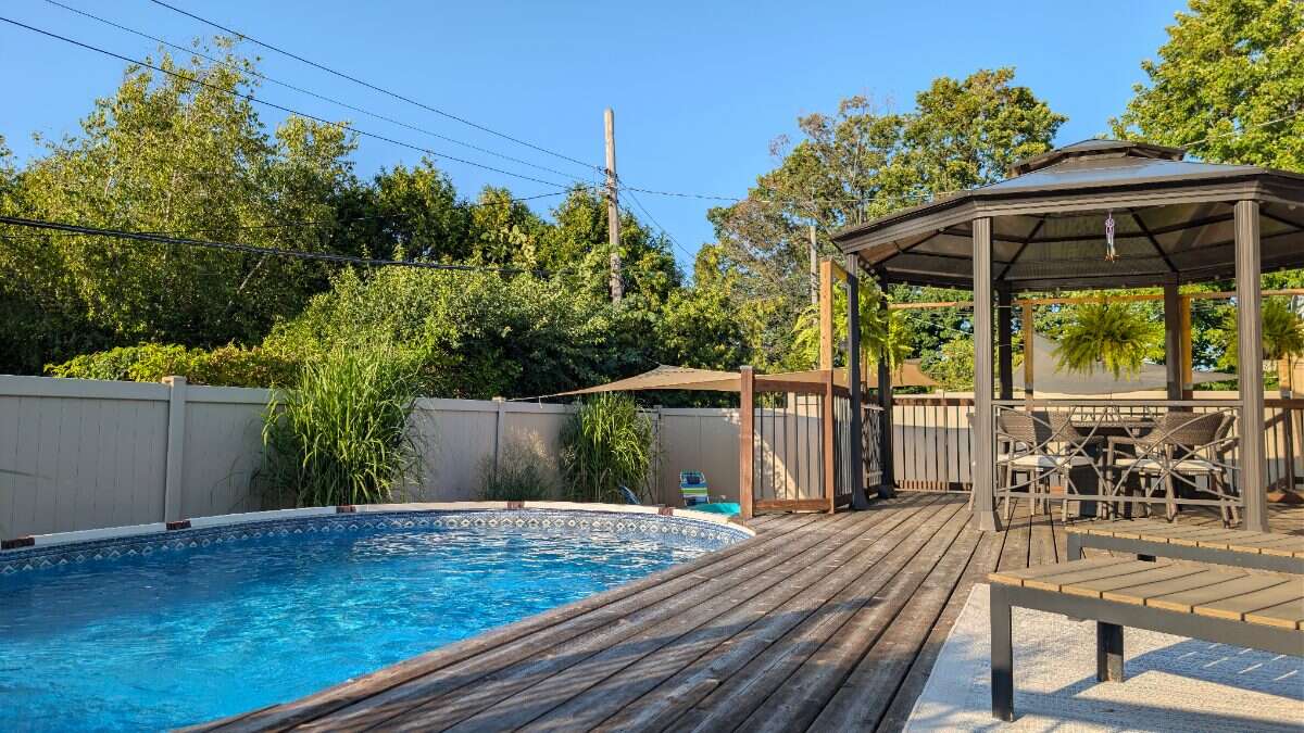 Braemar Park Executive Home | 3+1 Bedrooms | Pool