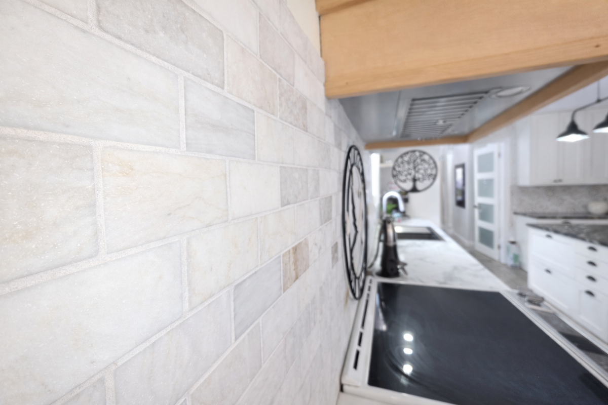 Beautiful back splach in kitchen