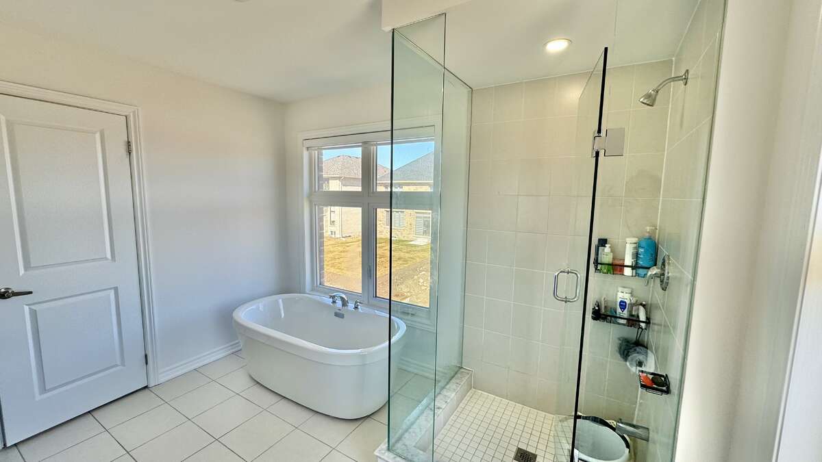 Master Bedroom 5 pc ensuite