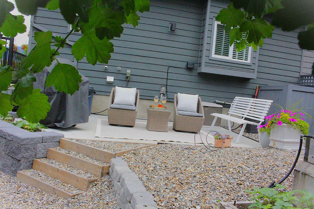 6 car parking, lake view, 850 sf rooftop patio