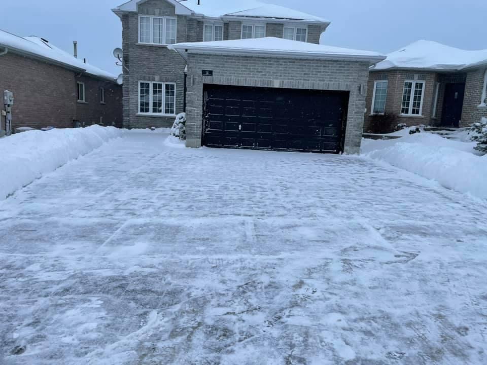 House For Sale in Barrie, ON - 4+2 bed, 3.5 bath