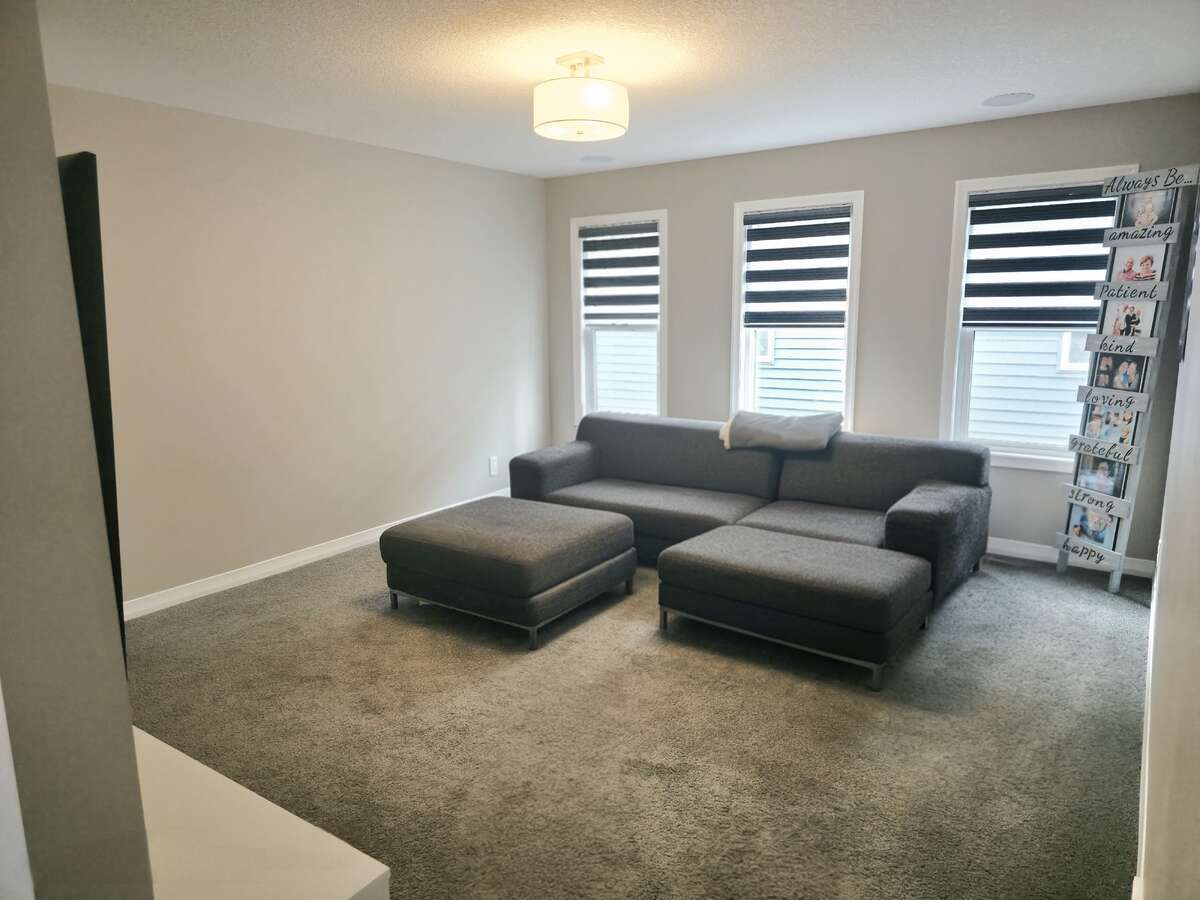 UPPER LEVEL - UNIQUE  BONUS ROOM