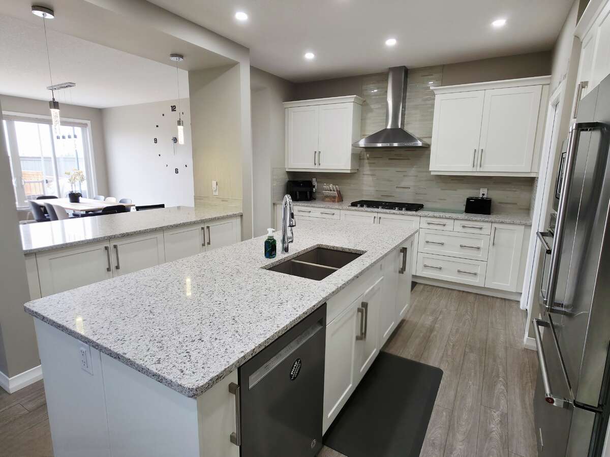 MAIN LEVEL -  KITCHEN - GORGEOUS QUARTZ COUNTERTOPS