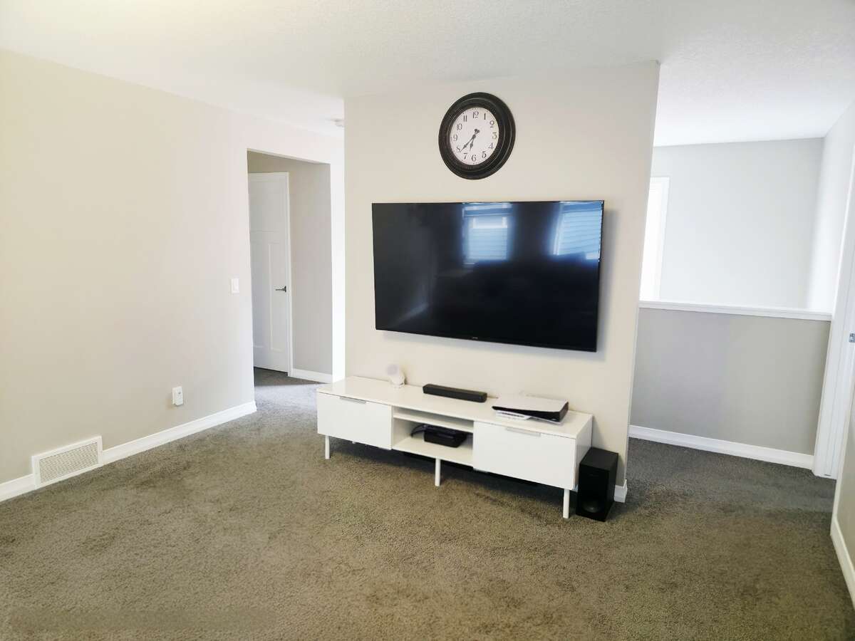 UPPER LEVEL - UNIQUE BONUS ROOM WITH SEMI-PRIVACY WALL