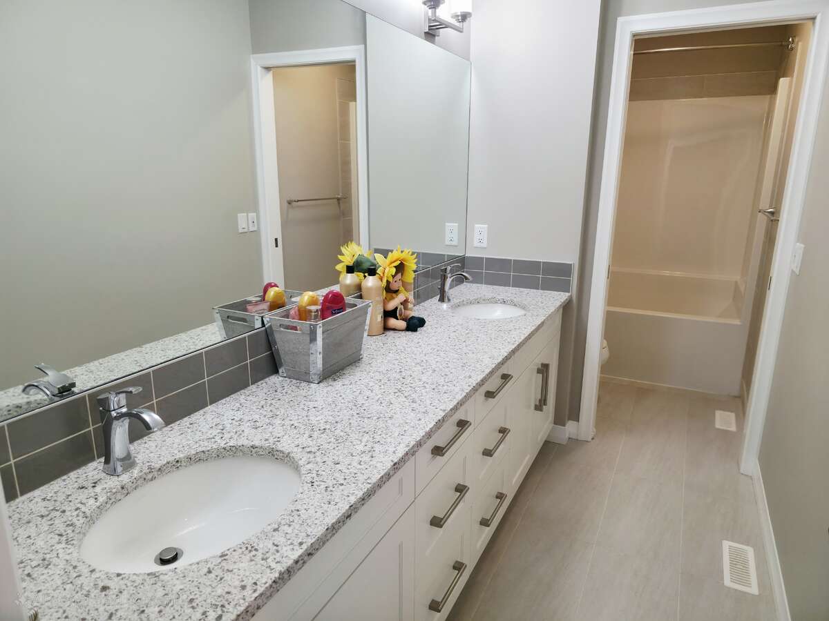 UPPER LEVEL -  5 PIECE BATHROOM WITH QUARTZ COUNTERTOPS