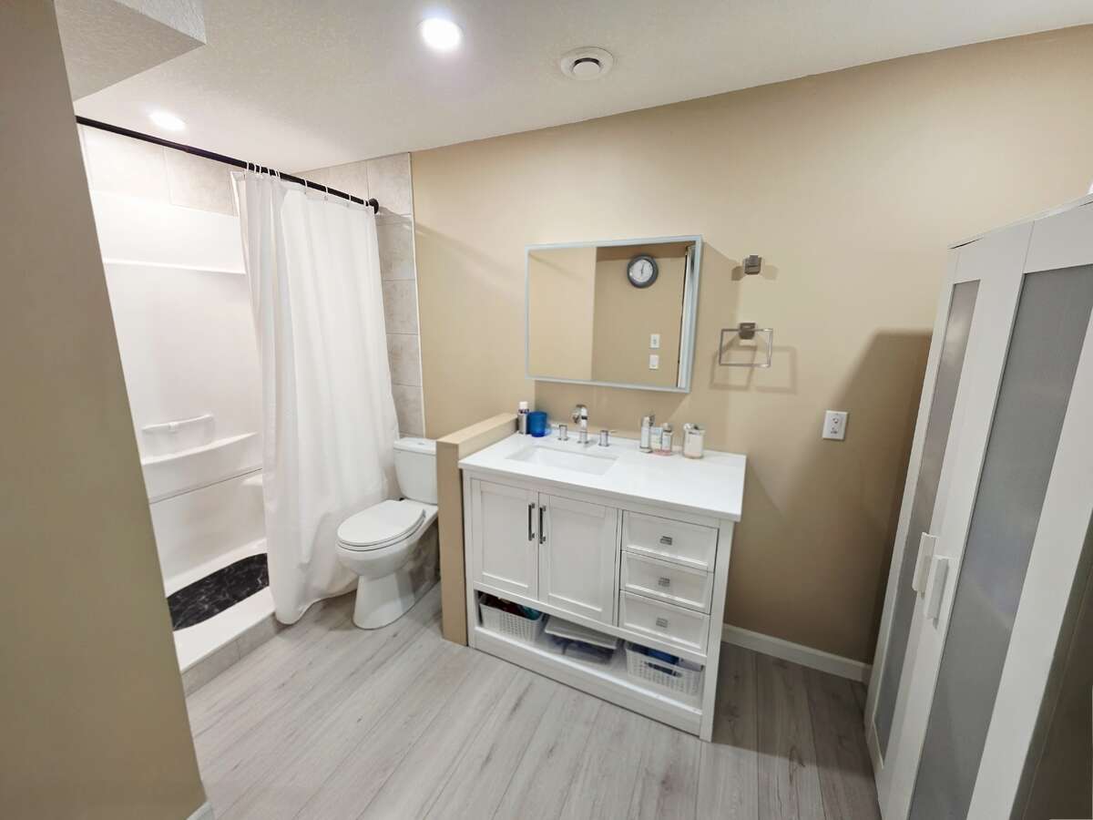 LOWER LEVEL - LARGE 3 PIECE BATHROOM WITH WALK-IN SHOWER