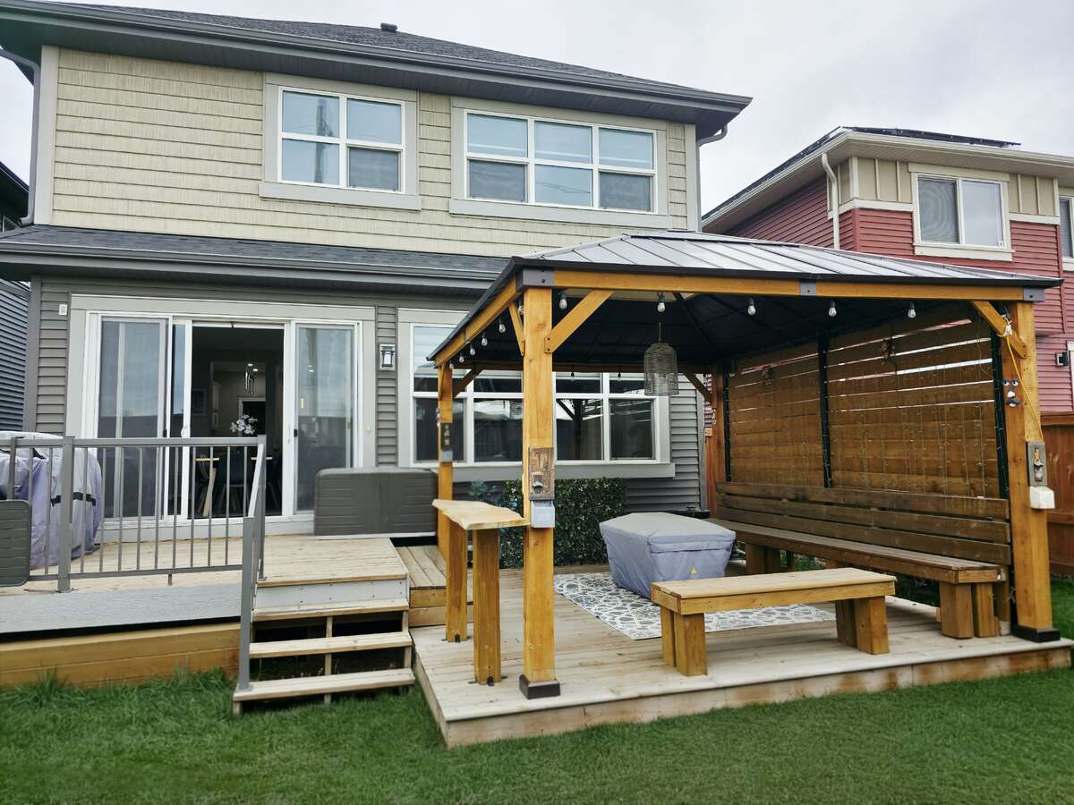 EXTERIOR BACKYARD / DECK(S)