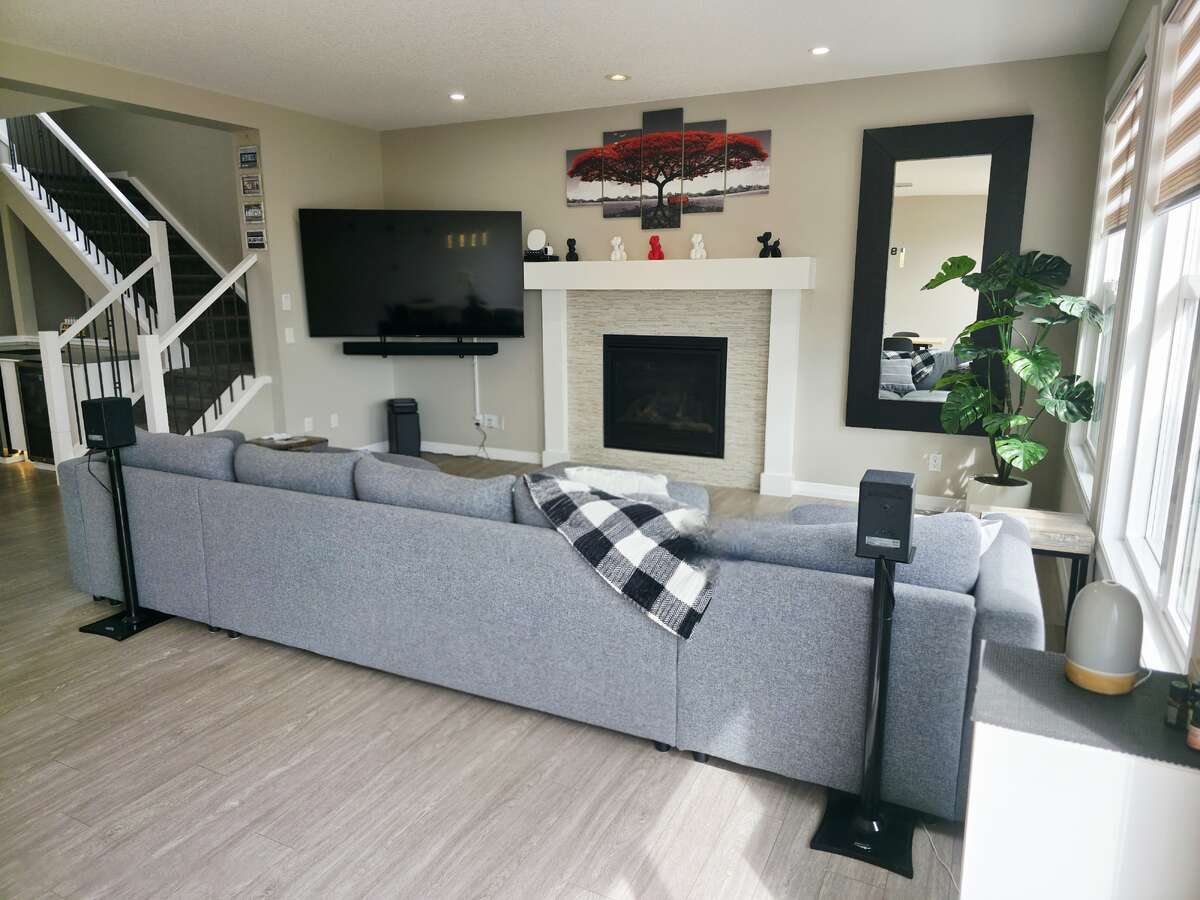 MAIN LEVEL - EXTENSIVE LIVING ROOM