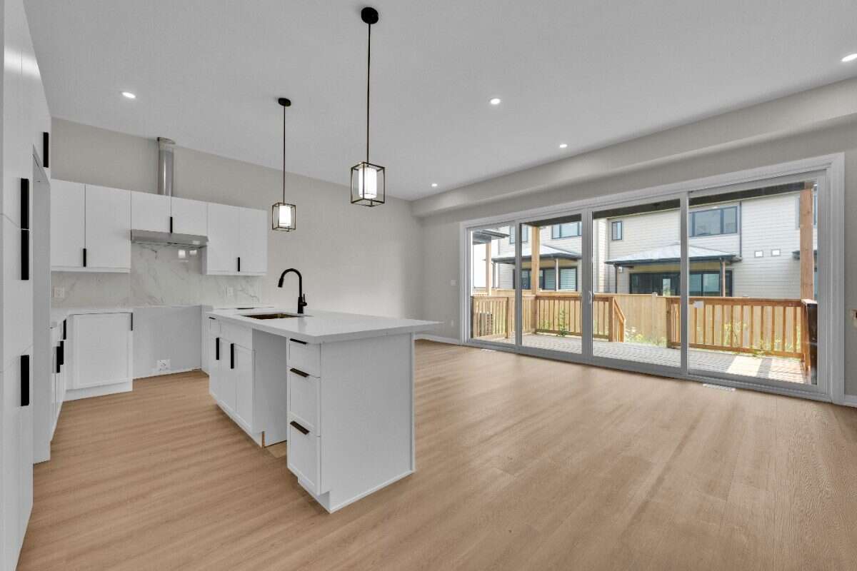 FOR RENT – New Modern Townhome in Decew Terrace