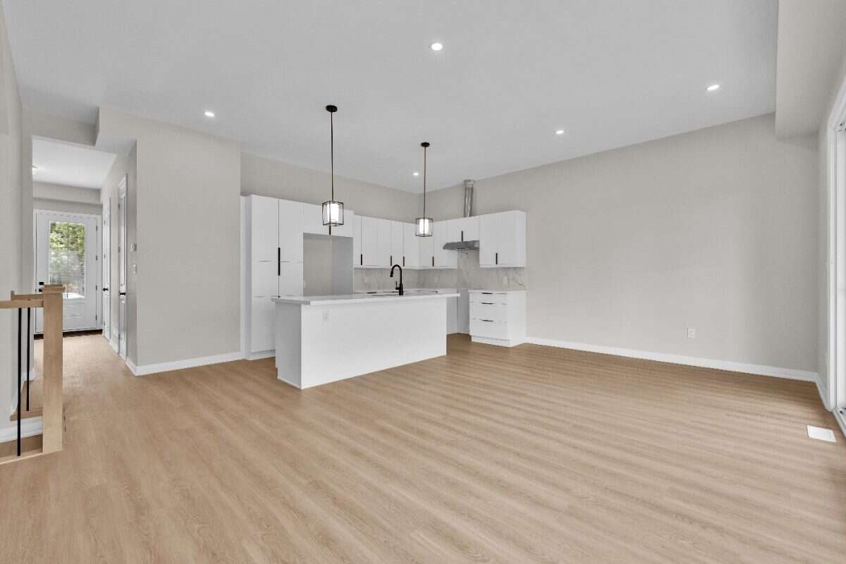 FOR RENT – New Modern Townhome in Decew Terrace