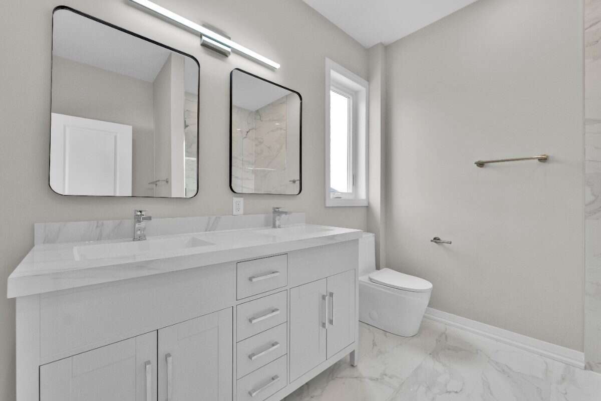 FOR RENT – New Modern Townhome in Decew Terrace