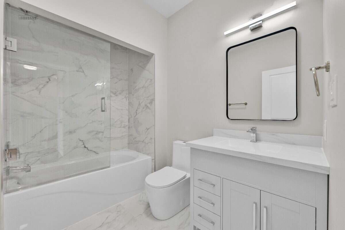 FOR RENT – New Modern Townhome in Decew Terrace