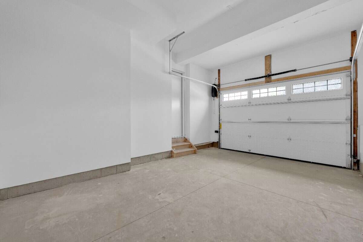FOR RENT – New Modern Townhome in Decew Terrace