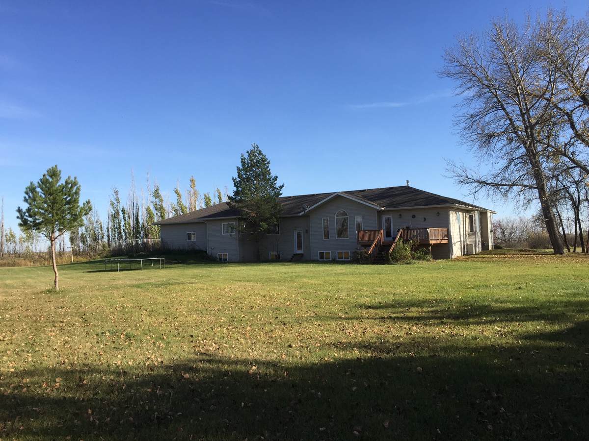 Acreage / Farm / House / Land with Building(s) / Ranch For Sale in Alameda, SK - 5+1 bed, 3 bath