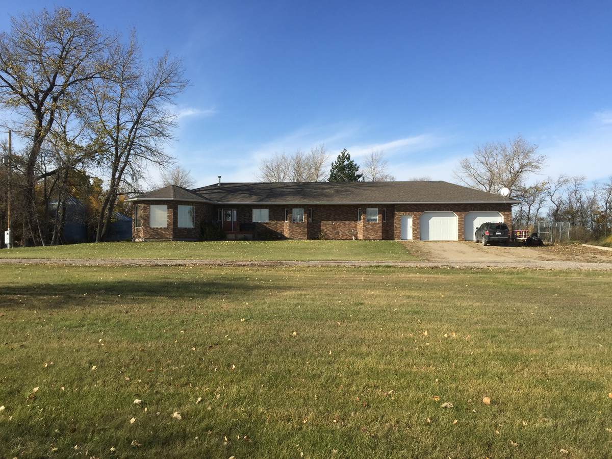 Acreage / Farm / House / Land with Building(s) / Ranch For Sale in Alameda, SK - 5+1 bed, 3 bath