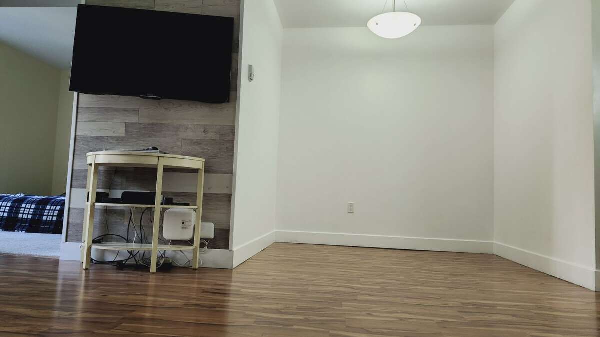 7'10"x6' dining room, west facing view