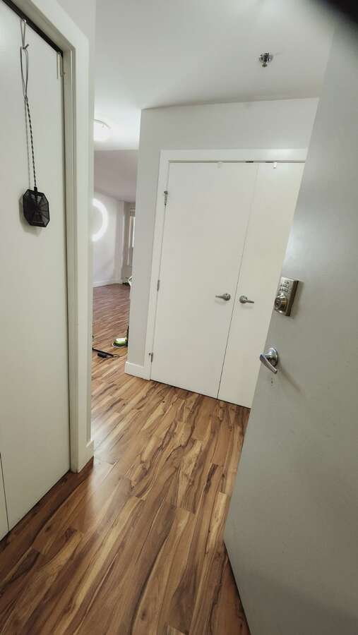 8'11"x6' foyer including large closet and washer/dryer