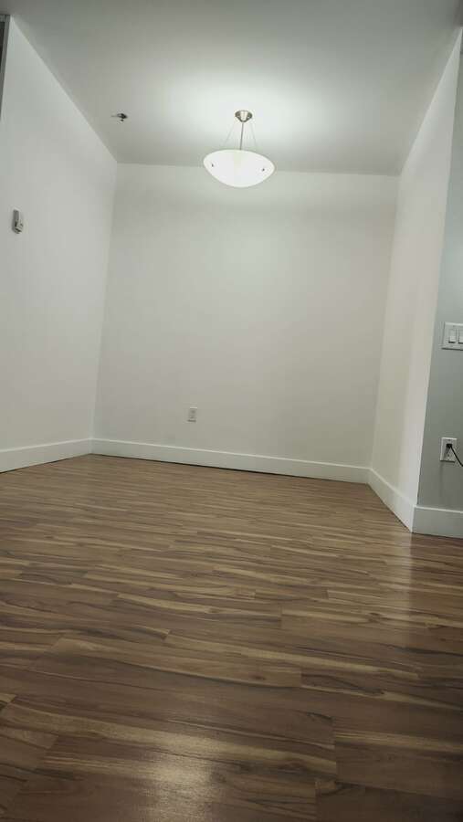 7'10"x6' dining room, west facing view