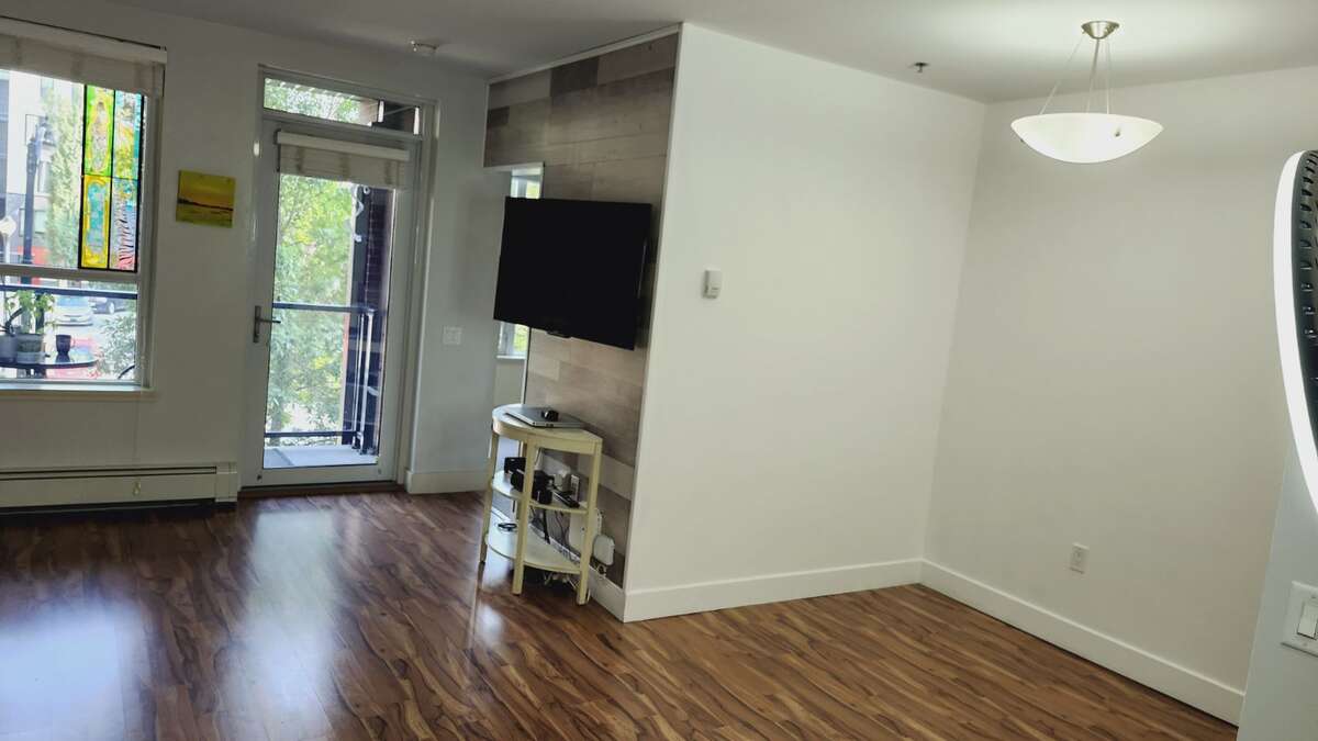 7'10"x6' dining room, southwest facing view